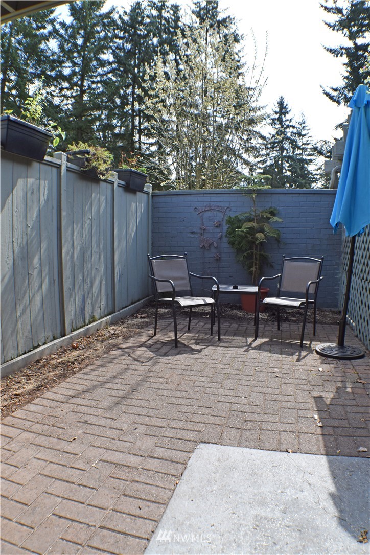 2010 Southeast 16th Court Renton, WA 98055 - Photo 3 of 20 Gallery Image 3