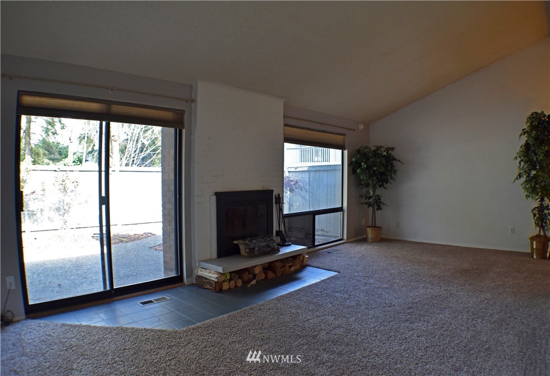 2010 Southeast 16th Court Renton, WA 98055 - Photo 5 of 20 Gallery Image 5