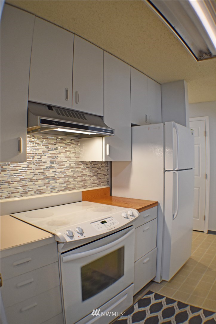 2010 Southeast 16th Court Renton, WA 98055 - Photo 6 of 20 Gallery Image 6