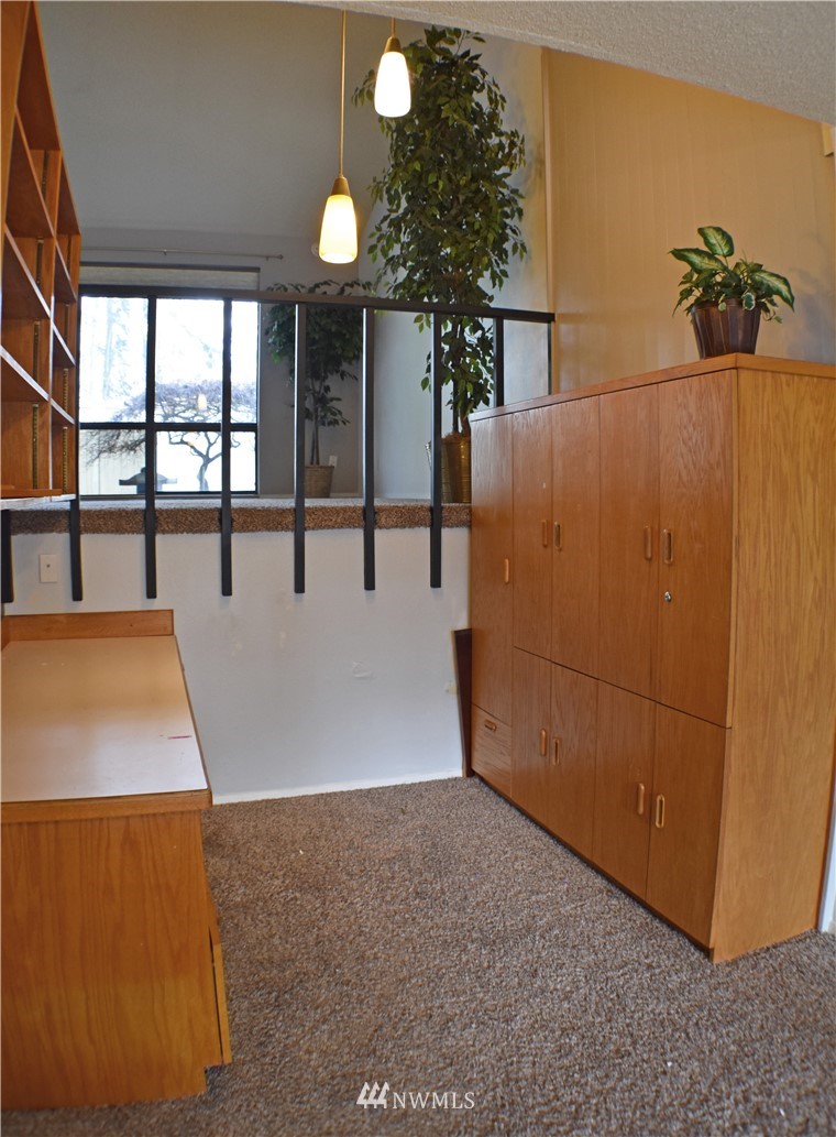 2010 Southeast 16th Court Renton, WA 98055 - Photo 9 of 20 Gallery Image 9