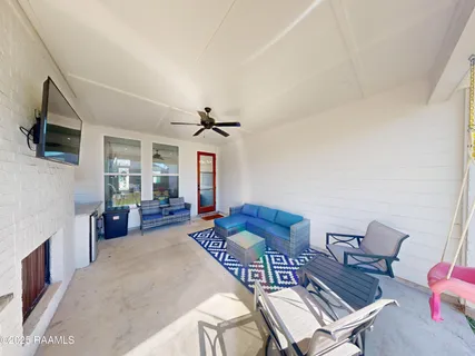 $338,000 | 122 Lakes Edge Drive, Broussard, LA 70518