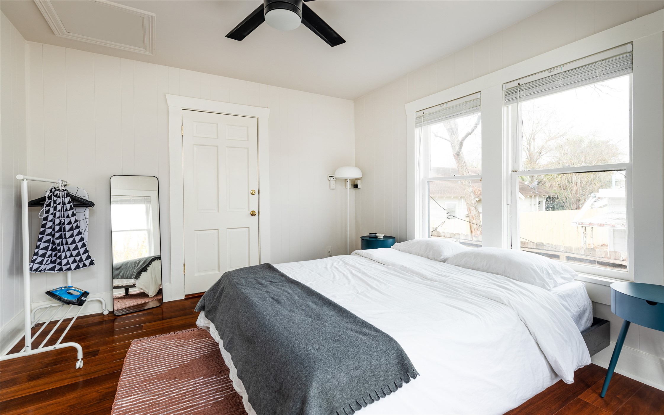 114 Redan Street, Unit 3 Houston, TX 77009 - Photo 6 of 15 Large bedroom with lots of natural light.