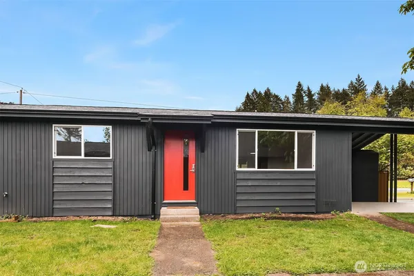 a view of a house with a small yard and plants