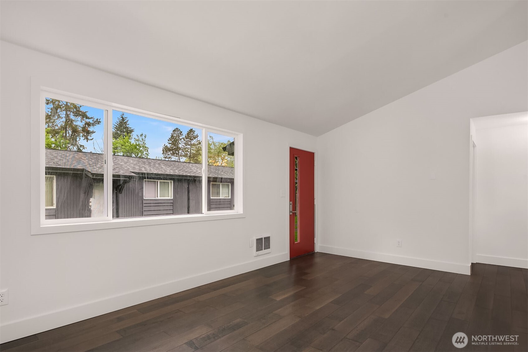 340 Southeast Clark Street Issaquah, WA 98027 - Photo 7 of 19