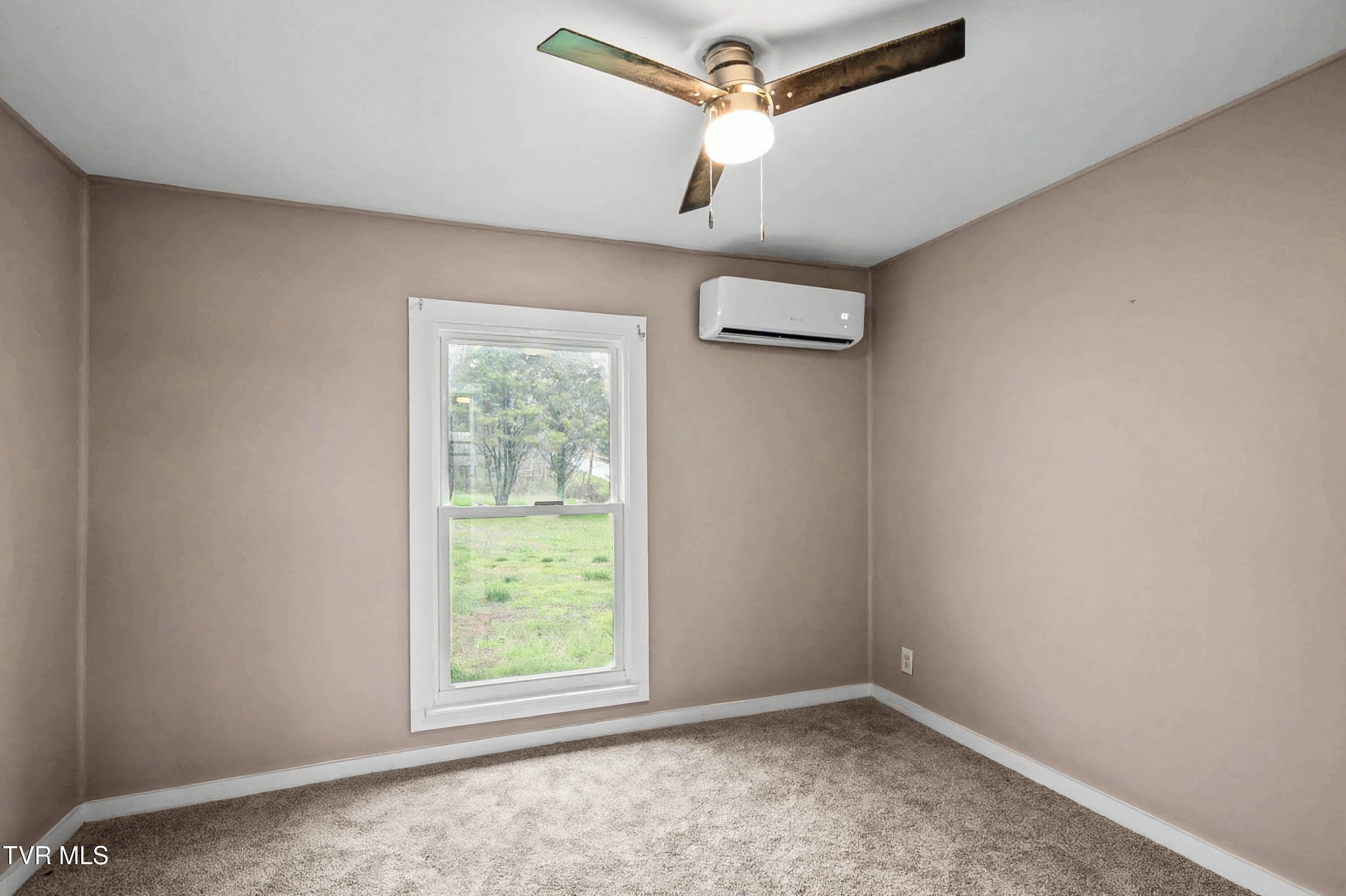 109 Clear Springs Road Limestone, TN 37681 - Photo 13 of 31 109 Clear Springs Rd-13