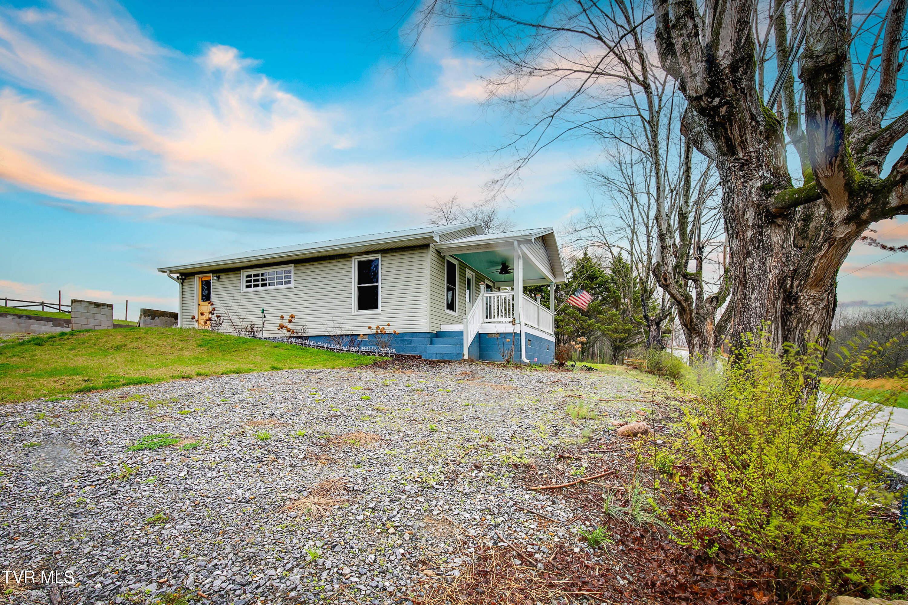 109 Clear Springs Road Limestone, TN 37681 - Photo 4 of 31 109 Clear Springs Rd-4
