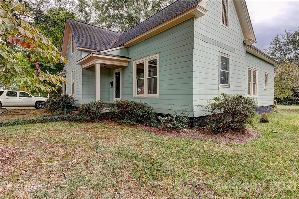 202 West Main Street Cherryville, NC 28021 - Photo 3 of 17 a front view of a house with garden