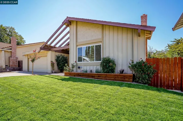 a view of a house with backyard and sitting area