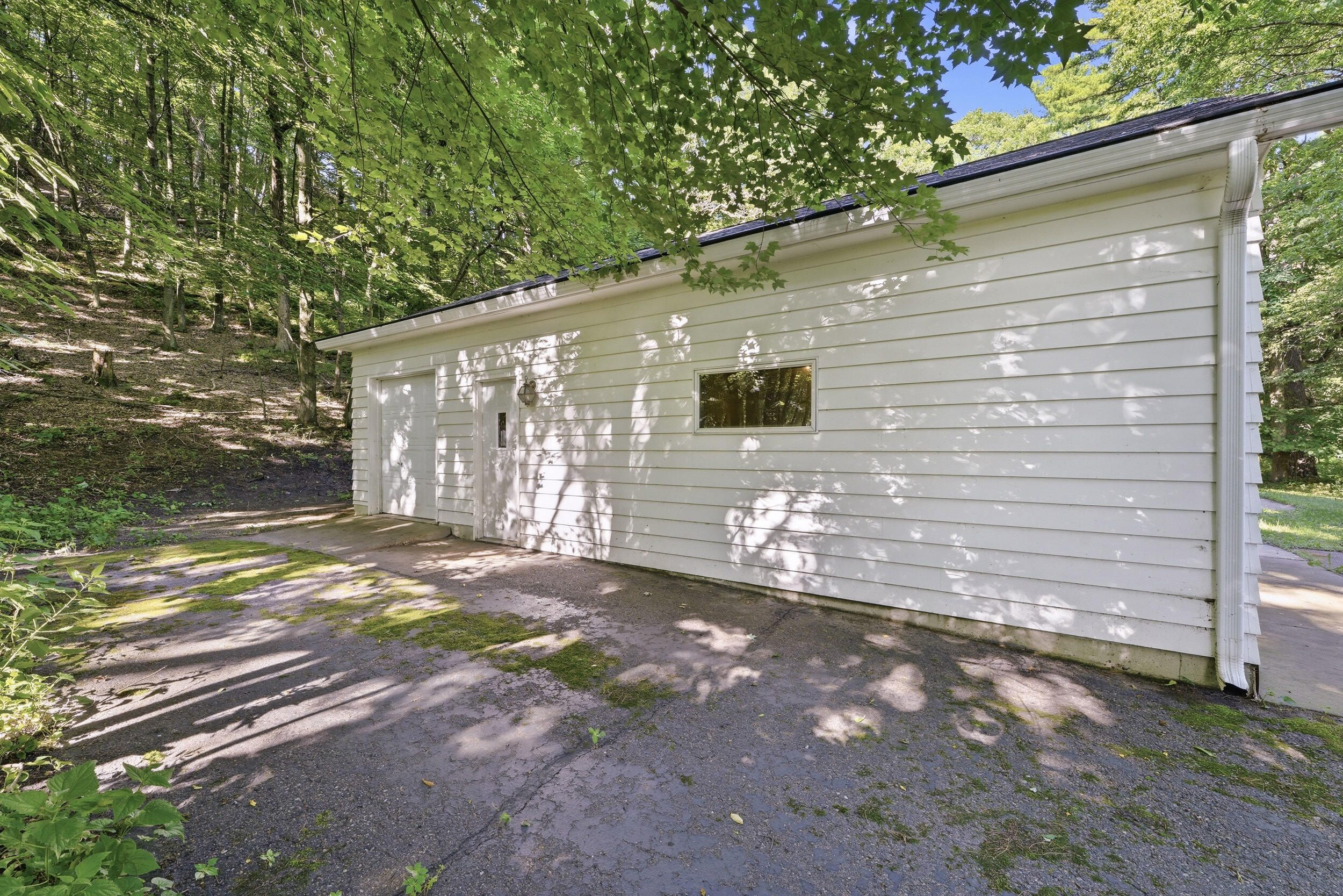 137 Canterbury Road Washington, WI 54701 - Photo 30 of 40 approximately 9' w by 11' deep