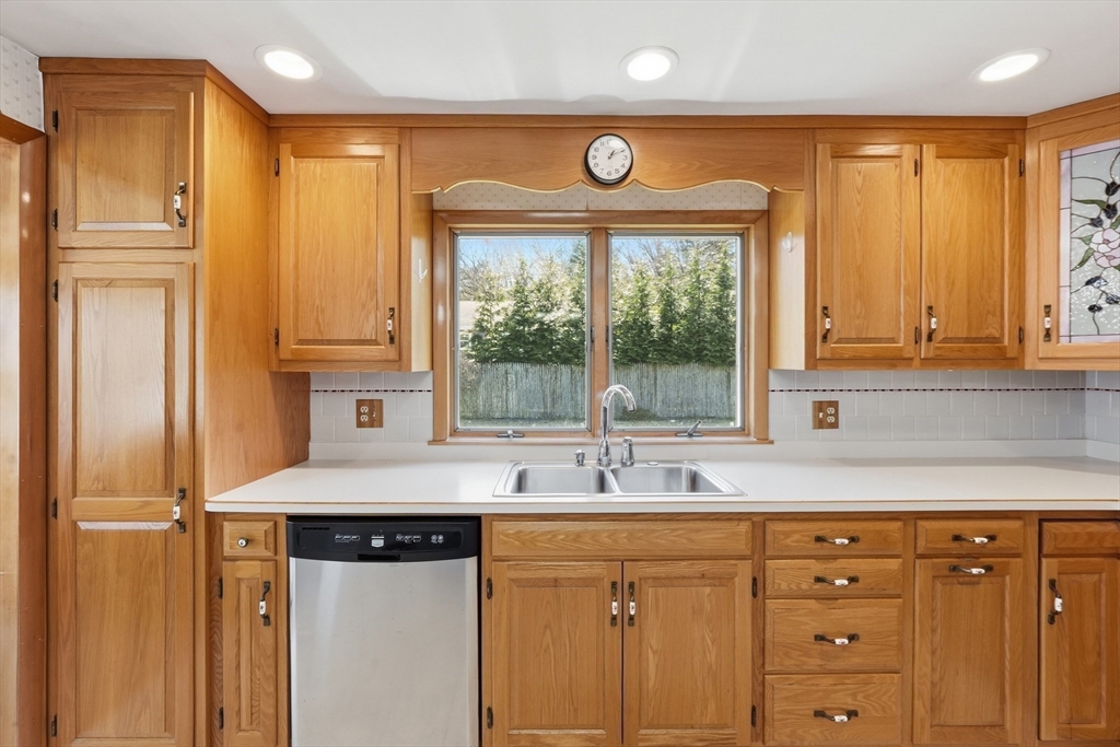 4 Ayrshire Road Worcester, MA 01604 - Photo 6 of 29