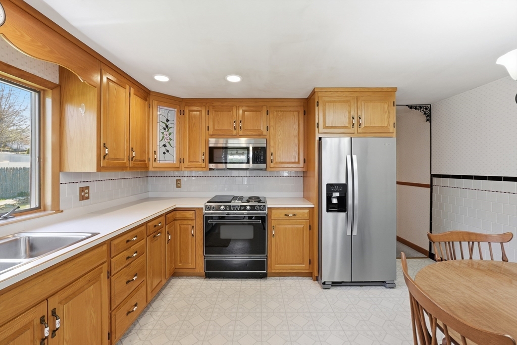 4 Ayrshire Road Worcester, MA 01604 - Photo 7 of 29