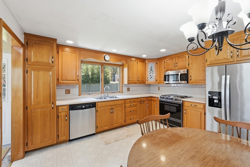 4 Ayrshire Road Worcester, MA 01604 - Photo 8 of 29