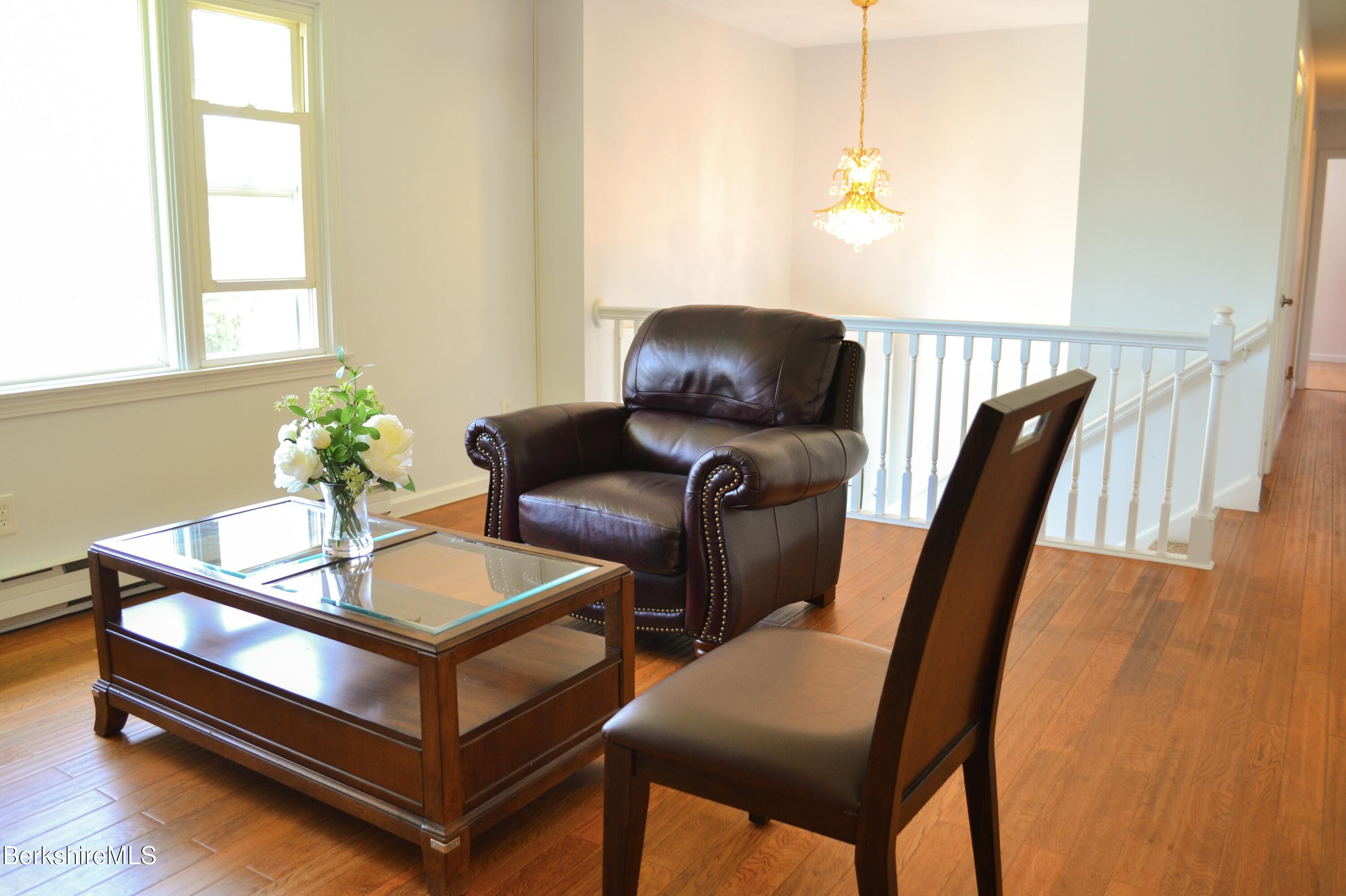 127 Oak Hill Road Pittsfield, MA 01201 - Photo 14 of 22 Living room_2