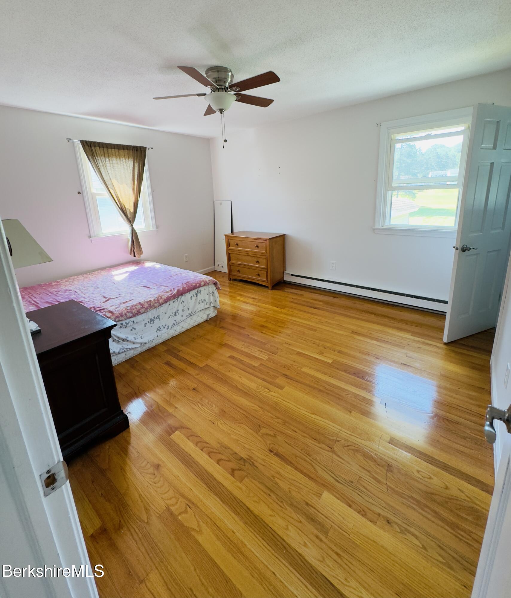 127 Oak Hill Road Pittsfield, MA 01201 - Photo 15 of 22 Primary_bedroom