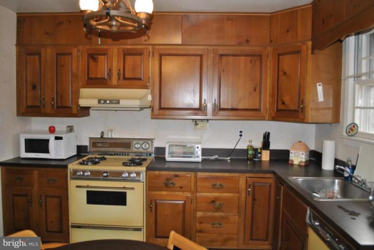 11424 Mapleview Drive Silver Spring, MD 20902 - Photo 14 of 17 Kitchen #2