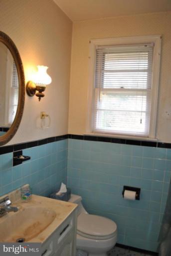 11424 Mapleview Drive Silver Spring, MD 20902 - Photo 8 of 17 Bath #1