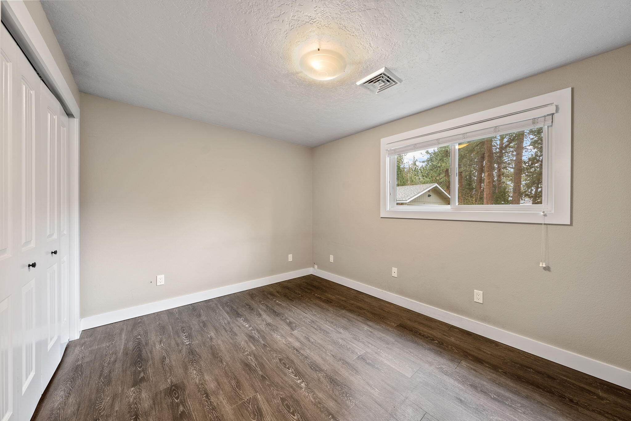 20380 Tailblock Road Bend, OR 97702 - Photo 21 of 32 Bedroom Three