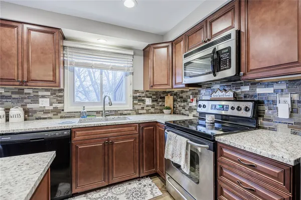 $219,000 | 14 Walpole Court, Perinton, NY 14450
