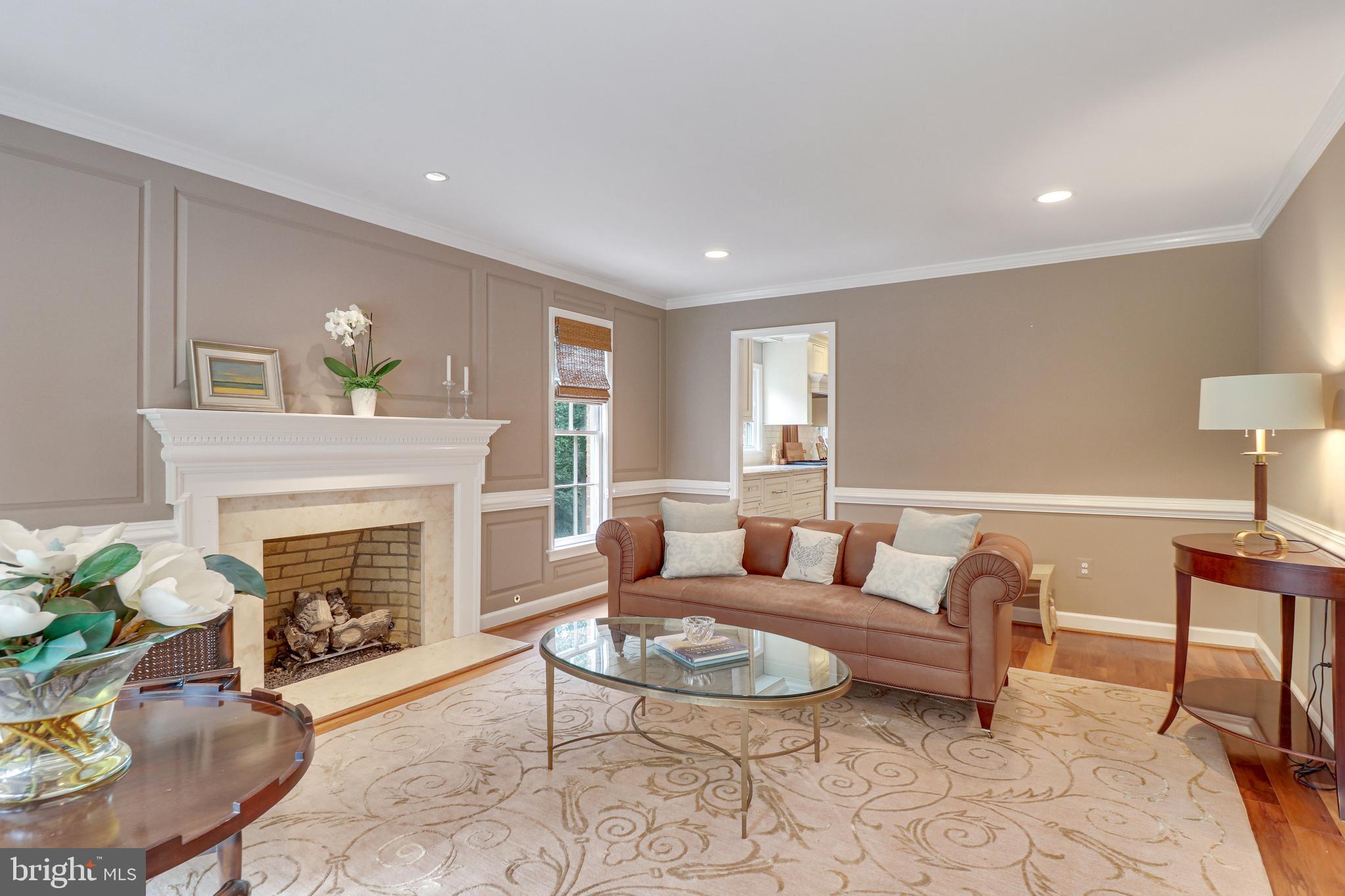 8618 Brook Road McLean, VA 22102 - Photo 11 of 81 Living Room