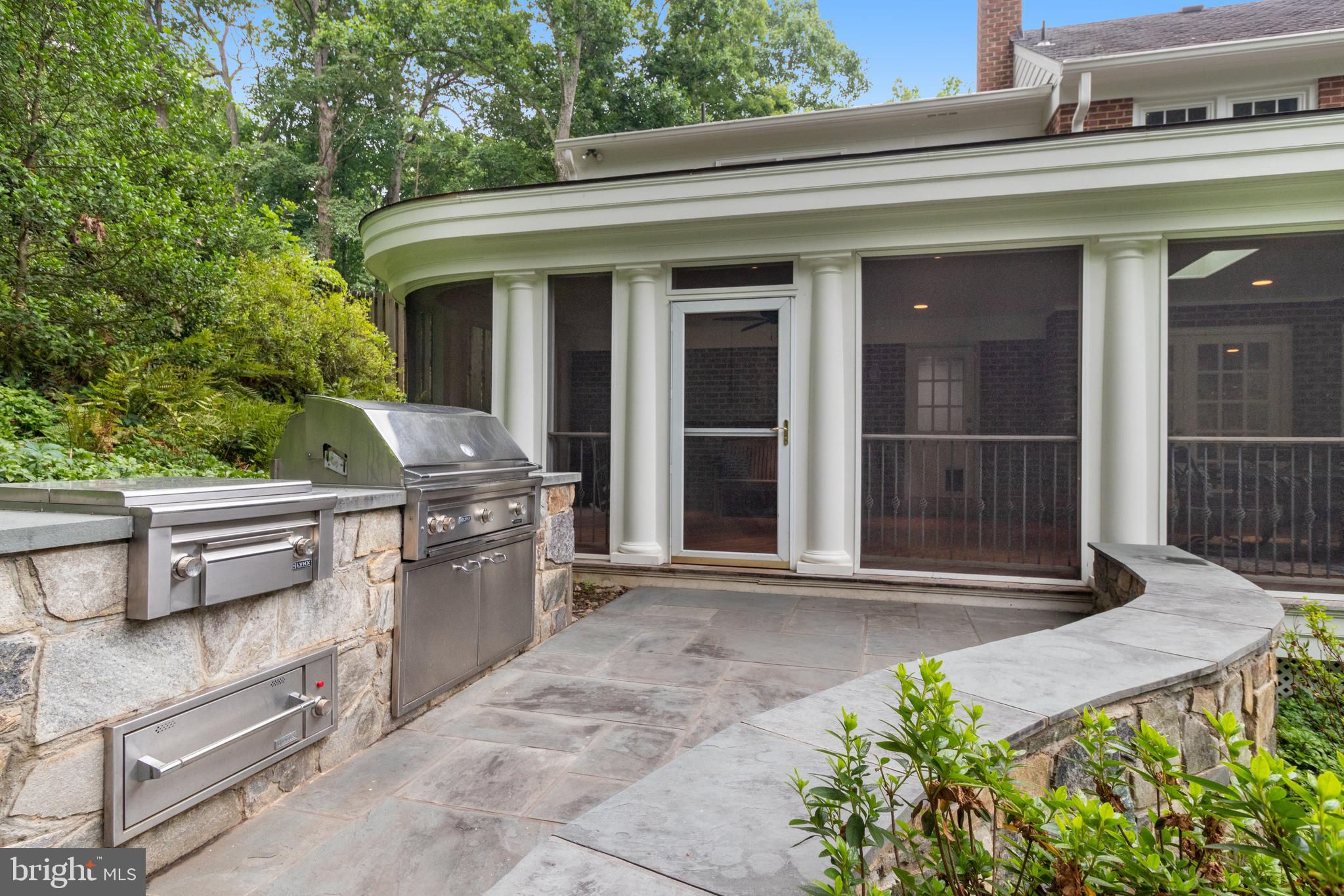 8618 Brook Road McLean, VA 22102 - Photo 26 of 81 Outdoor Lynx gas grill, warming drawer & burners