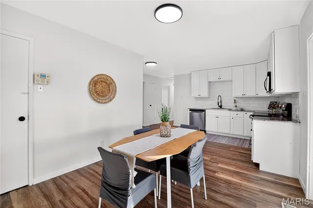 $189,900 | 7241 Berkridge Drive, Hazelwood, MO 63042