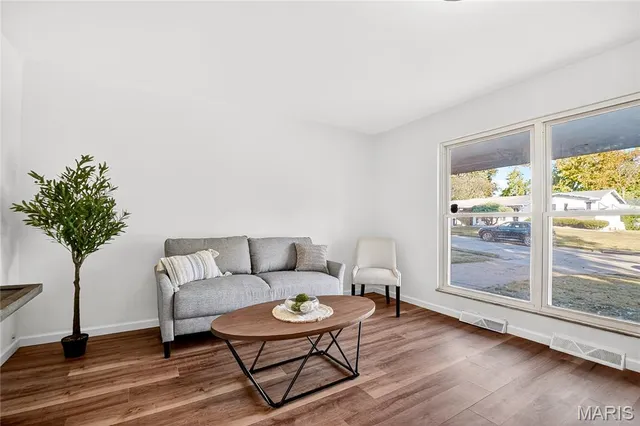 $189,900 | 7241 Berkridge Drive, Hazelwood, MO 63042