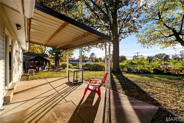 $189,900 | 7241 Berkridge Drive, Hazelwood, MO 63042