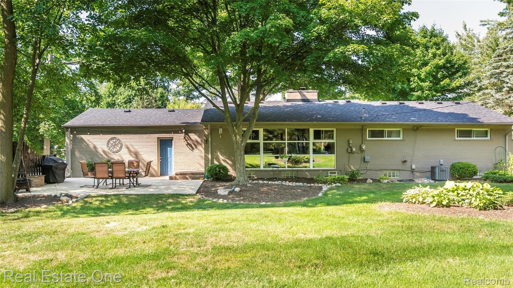 28536 Quail Hollow Road Farmington, MI 48331 - Photo 35 of 48 Backyard 2.jpg