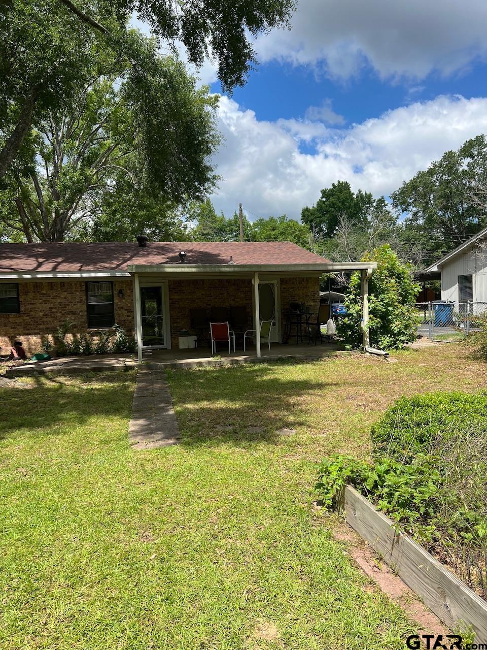 320 Bowers Street Lindale, TX 75771 - Photo 30 of 31 a view of a house with a swimming pool