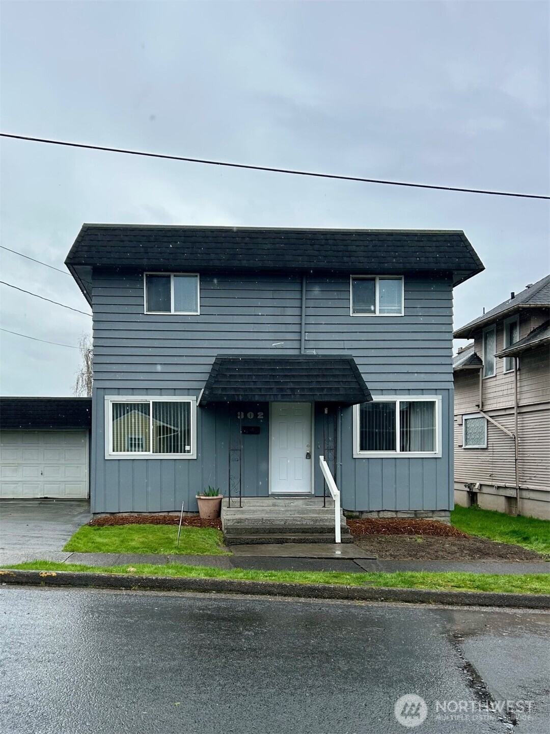 a house view with a outdoor space