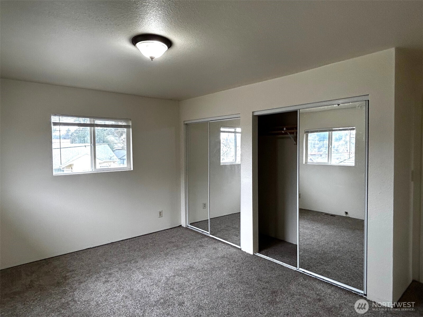302 Crawford Street Kelso, WA 98626 - Photo 15 of 16 an empty room with an entryway