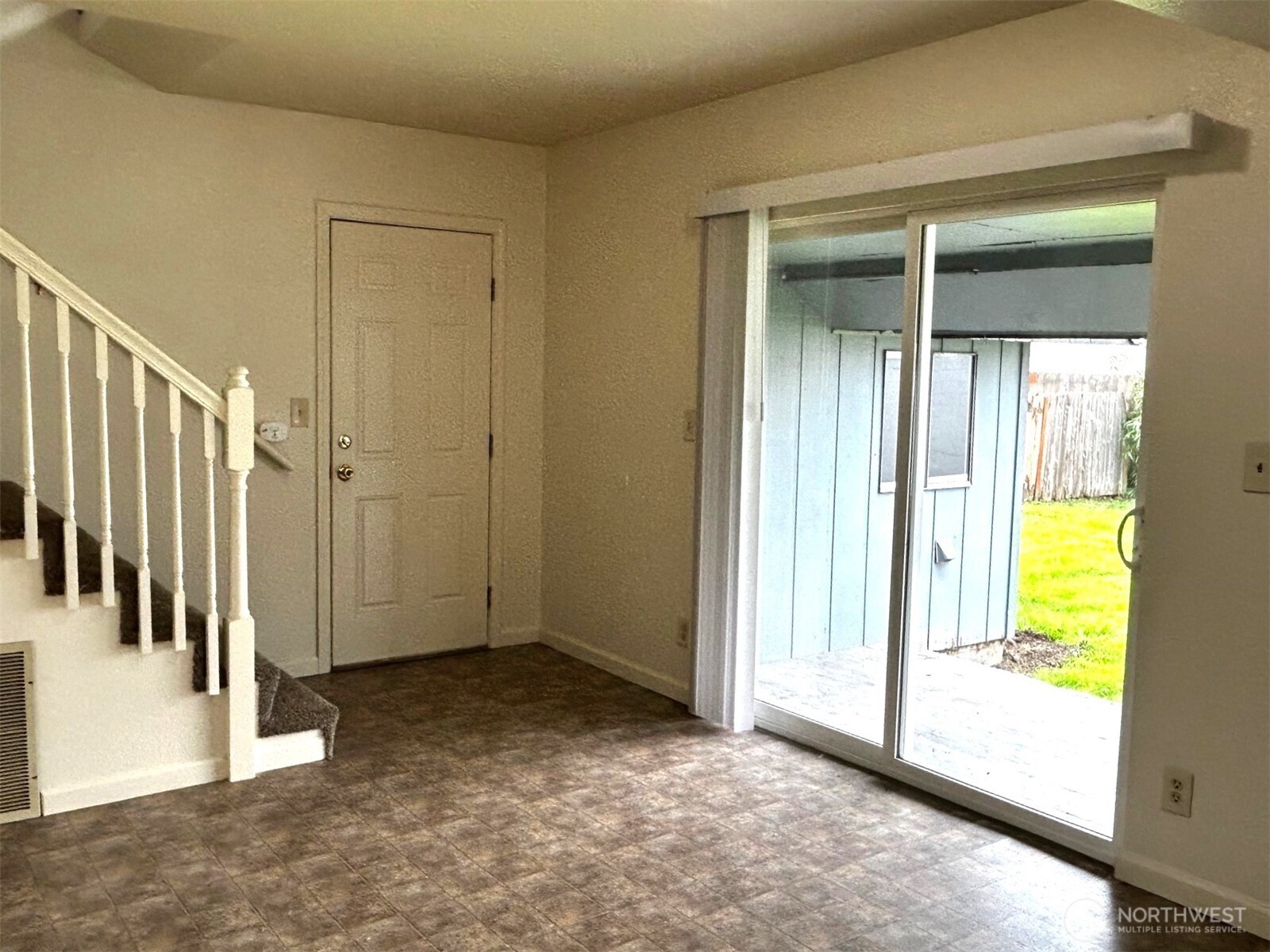 302 Crawford Street Kelso, WA 98626 - Photo 6 of 16