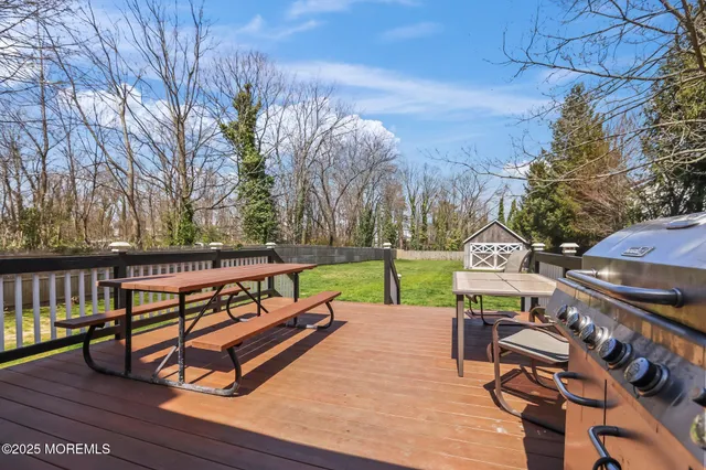 a view of a yard with a house
