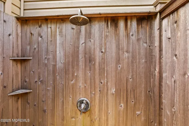 a view of a back yard