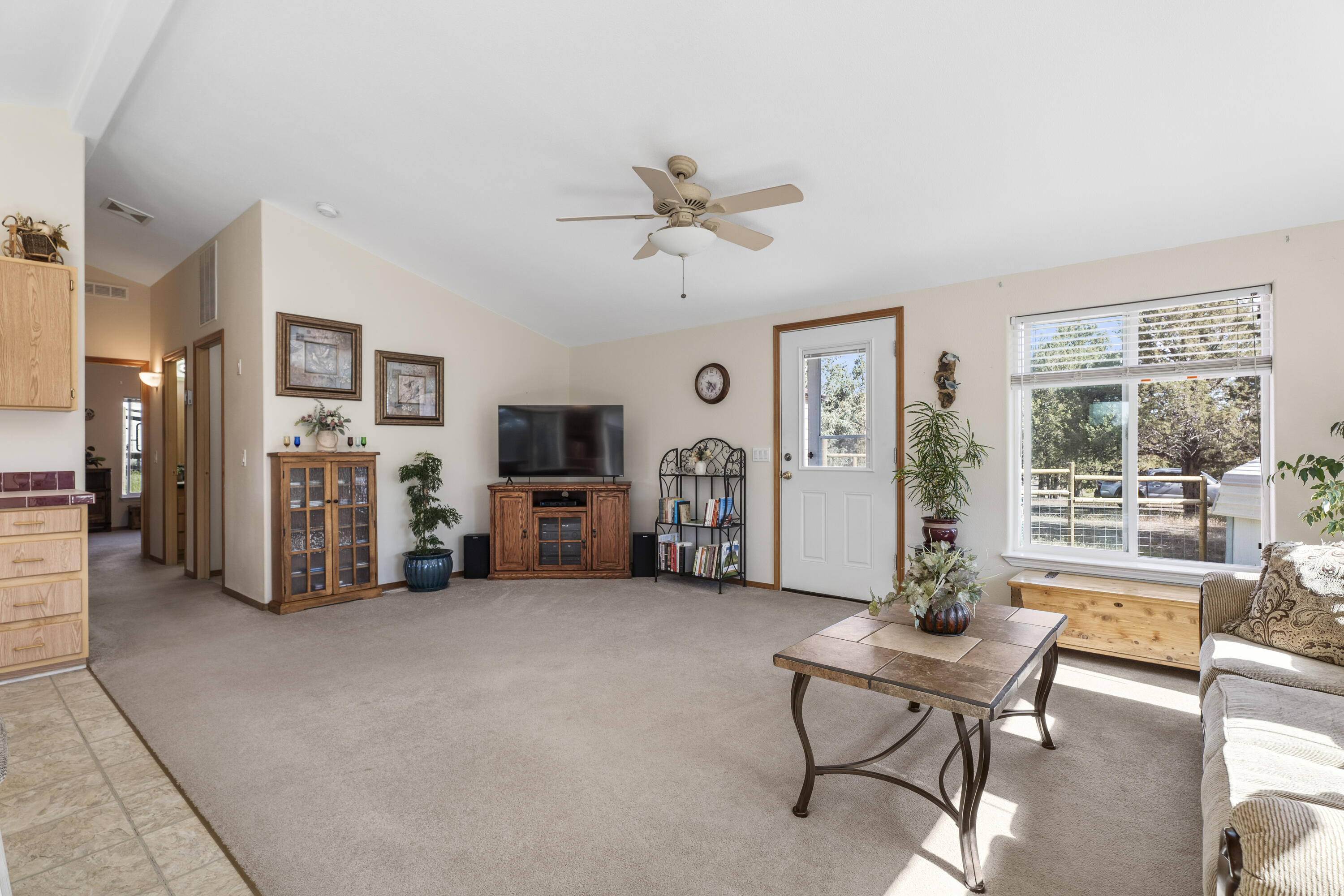 9141 Southwest Shad Road Terrebonne, OR 97760 - Photo 4 of 32 10-Living Room