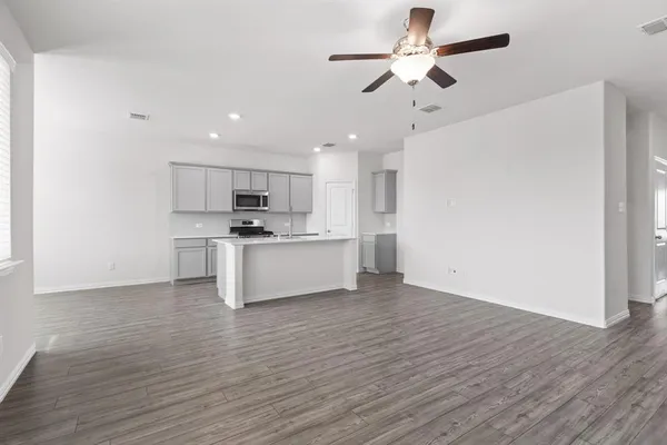 $2,050 | 445 Catalpa Drive, Princeton, TX 75407