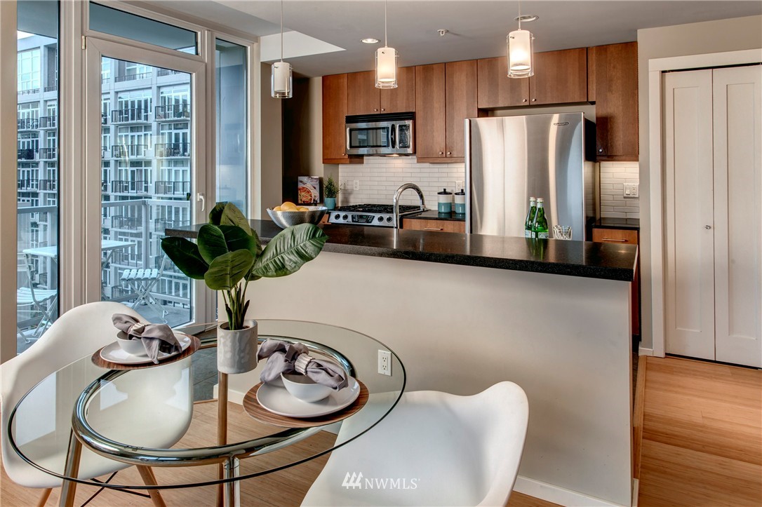 76 Cedar Street, Unit 911 Seattle, WA 98121 - Photo 8 of 25 Gallery Image 8