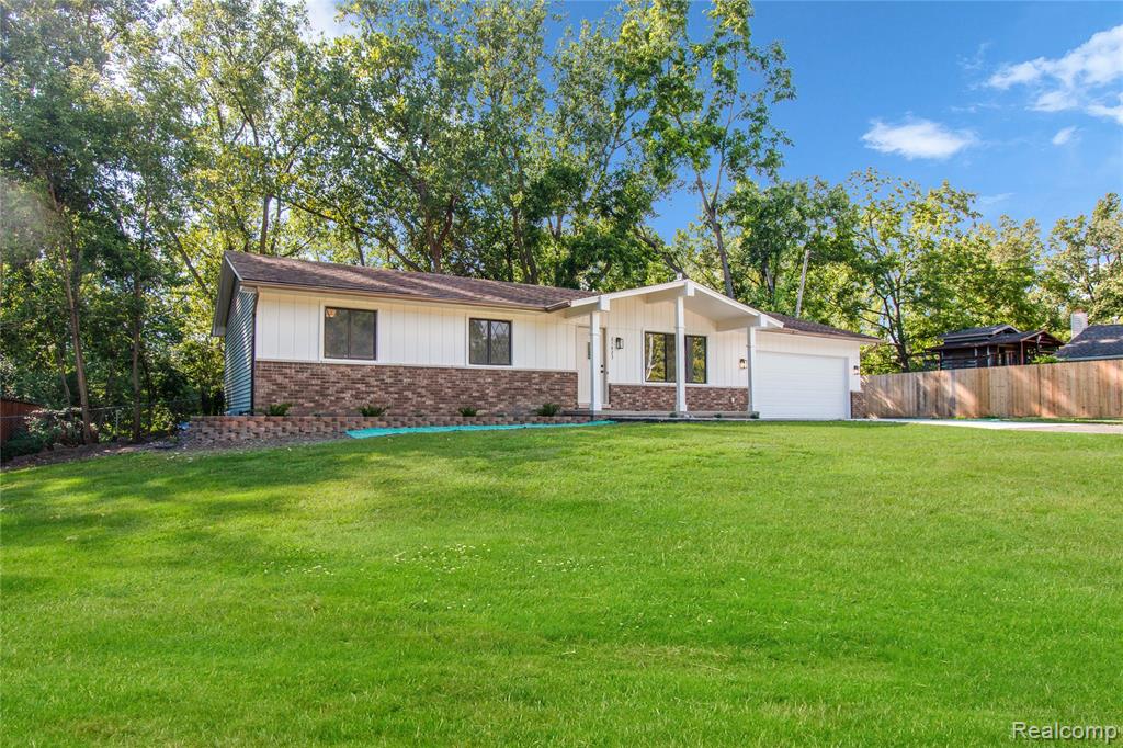 21423 Gill Road Farmington Hills, MI 48335 - Photo 2 of 32
