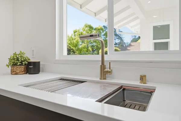 $925,000 | 10910 Glen Artney Street, Oakland, CA 94605