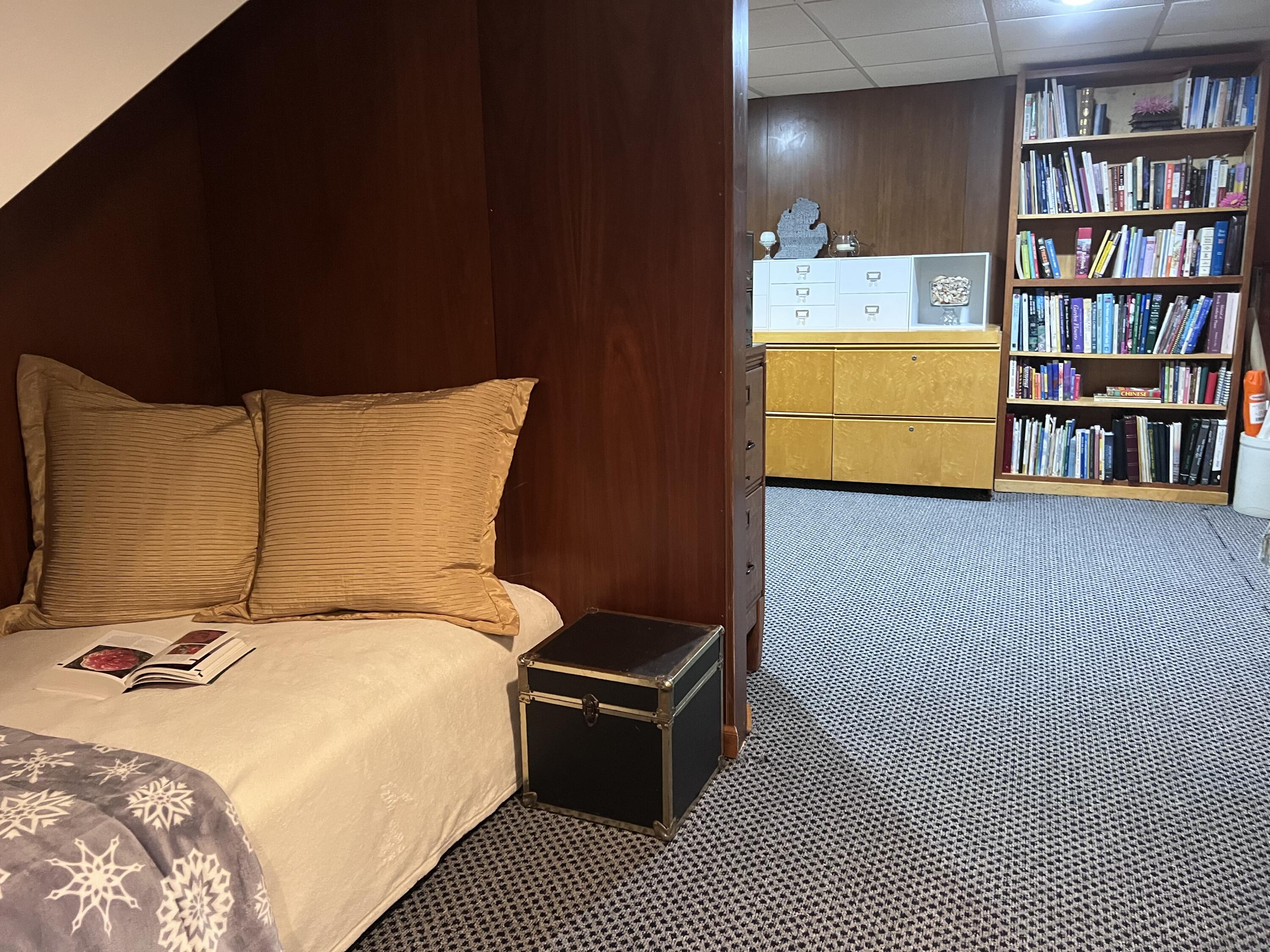 186 Baseline Road Battle Creek, MI 49017 - Photo 18 of 33 cozy reading area