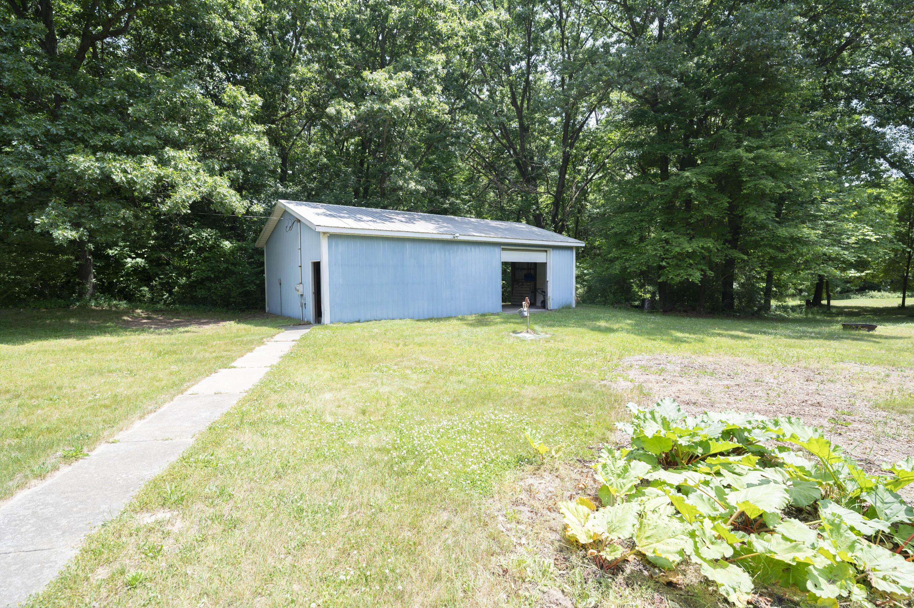 186 Baseline Road Battle Creek, MI 49017 - Photo 24 of 33 pole barn