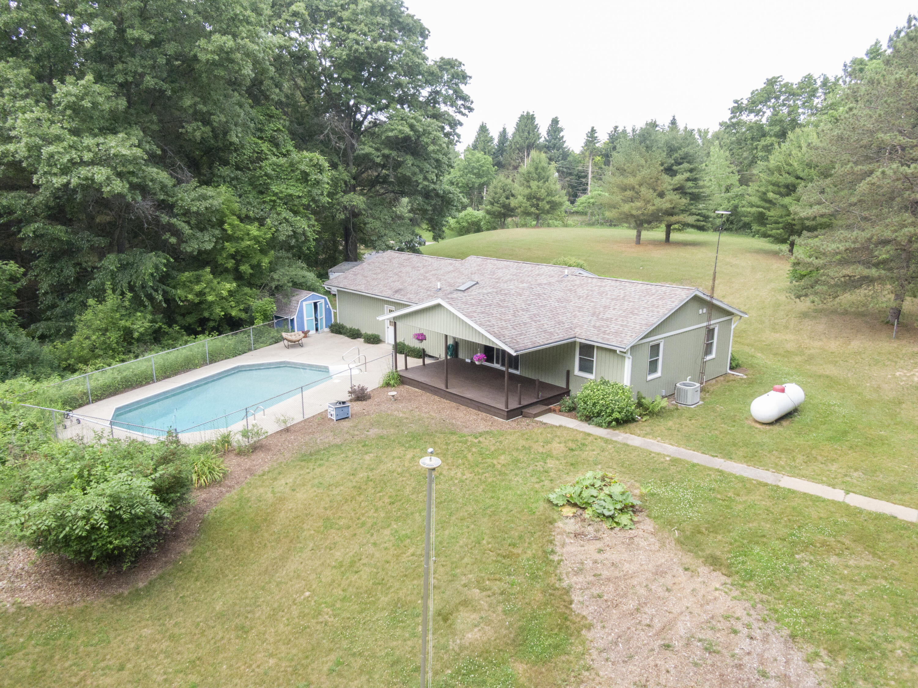 186 Baseline Road Battle Creek, MI 49017 - Photo 26 of 33 186 Baseline Road-45