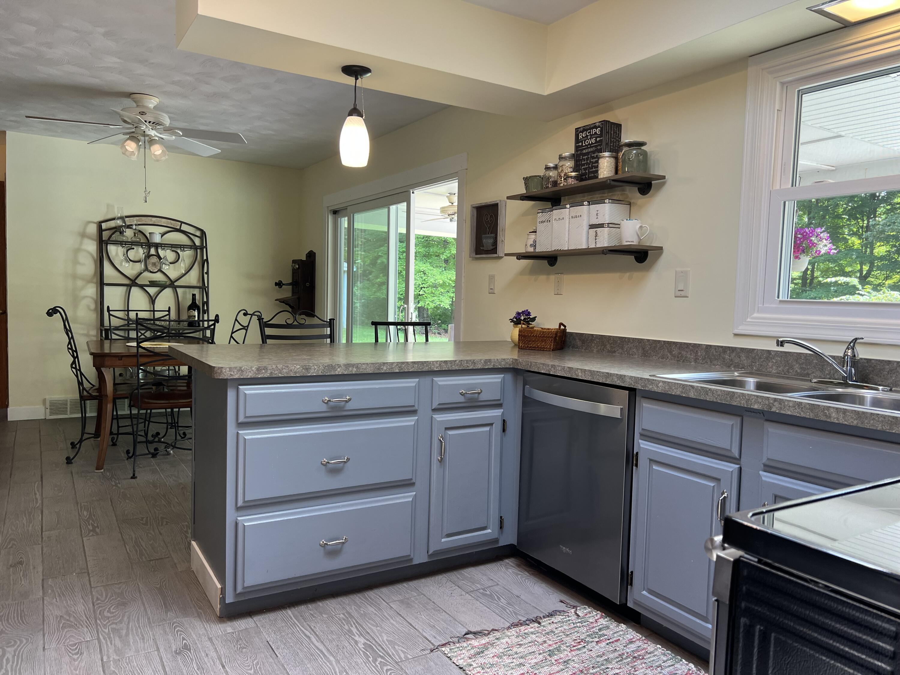 kitchen/dining room