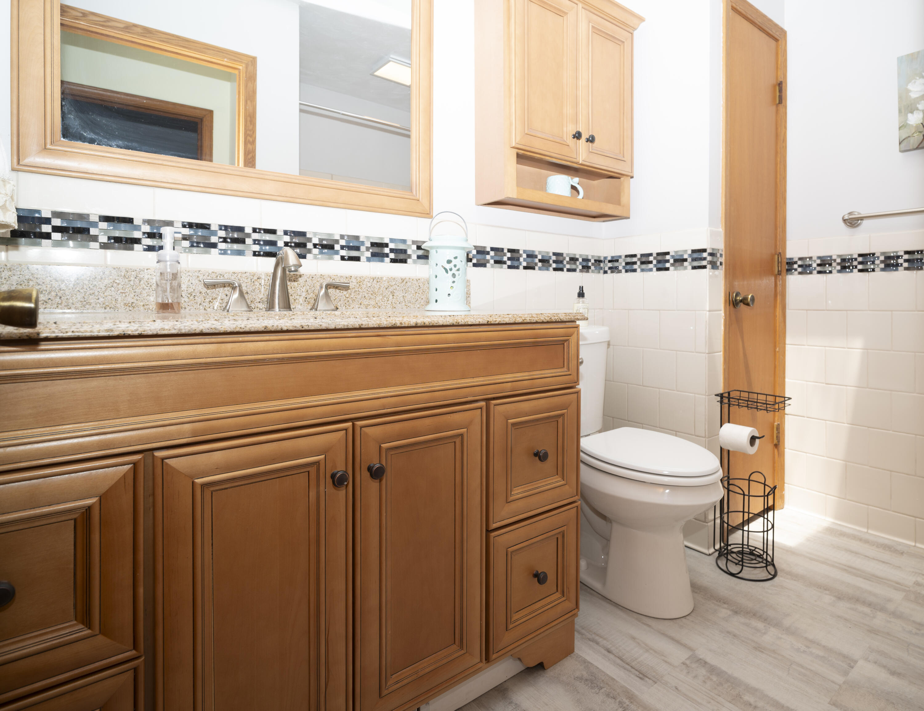 Main floor full bath