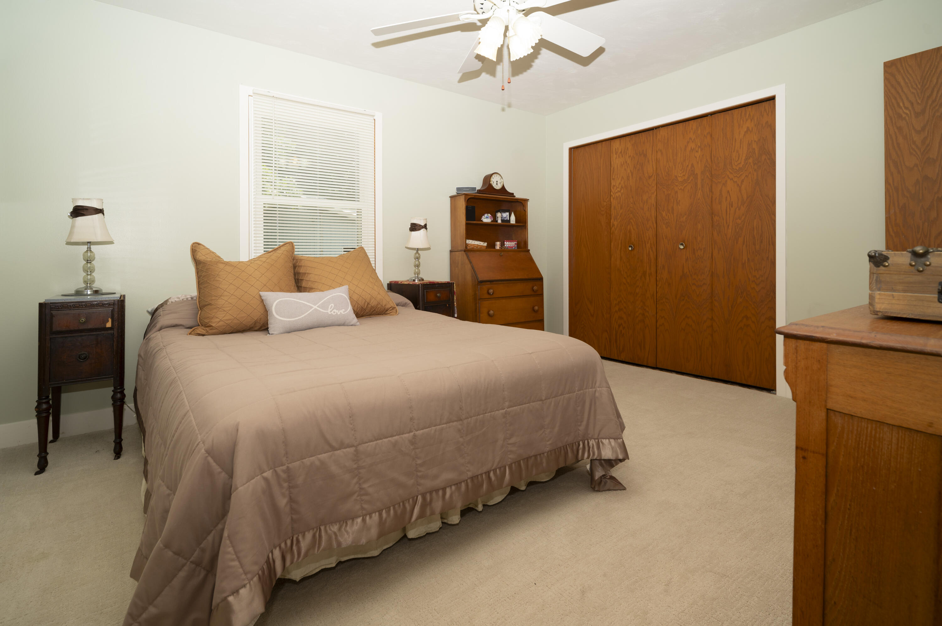 186 Baseline Road Battle Creek, MI 49017 - Photo 10 of 33 Primary bedroom
