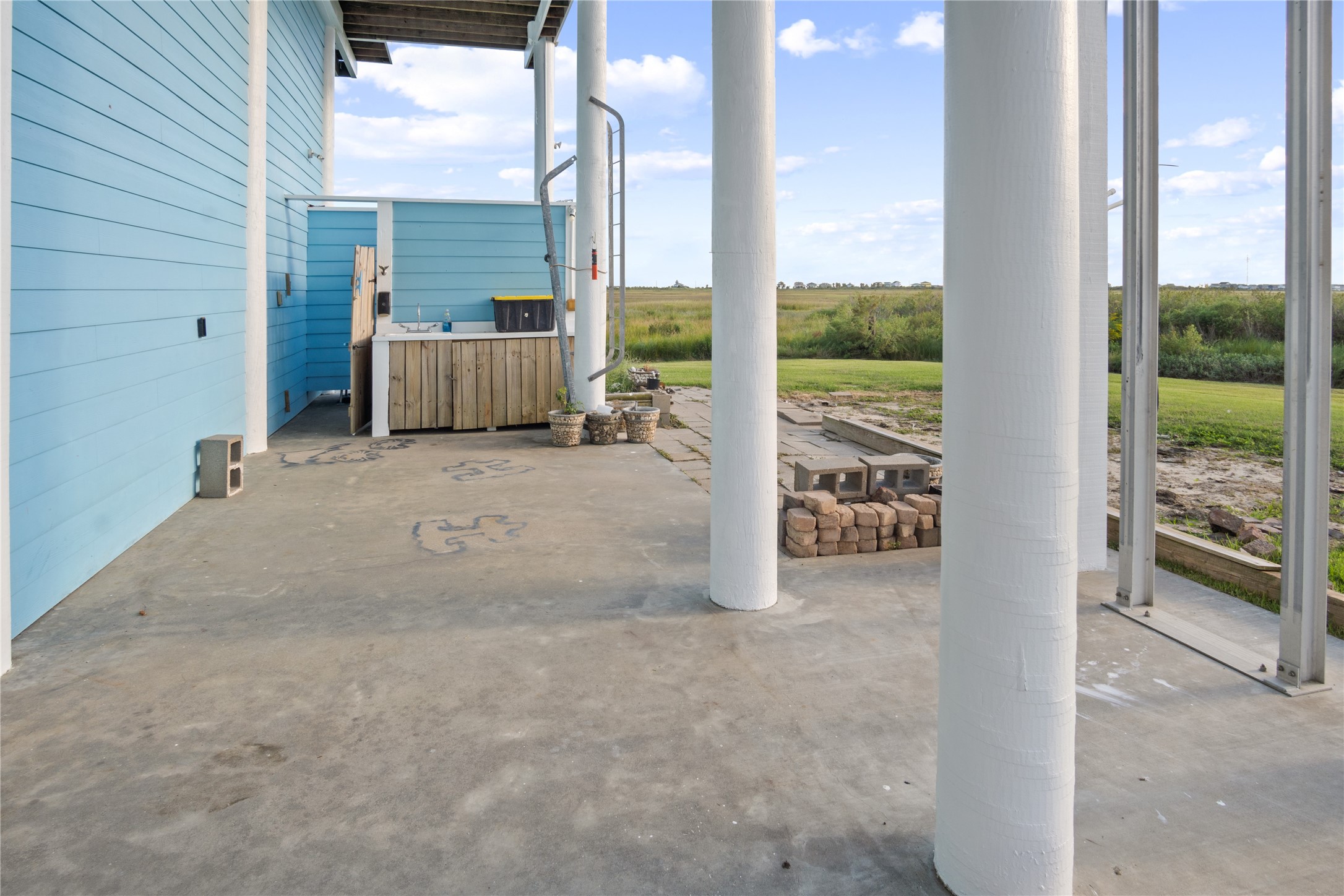 1682 Hamilton Avenue Port Bolivar, TX 77650 - Photo 35 of 38 a view of livingroom with furniture