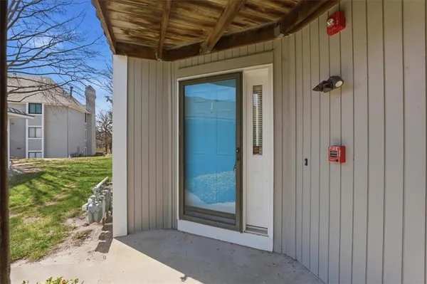$172,000 | 13721 West 58th Terrace, Unit 1, Shawnee, KS 66216