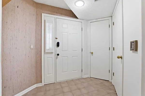 $172,000 | 13721 West 58th Terrace, Unit 1, Shawnee, KS 66216