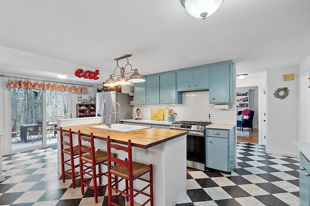 7 Hidden Valley Road Westford, MA 01886 - Photo 3 of 33 Gallery Image 3