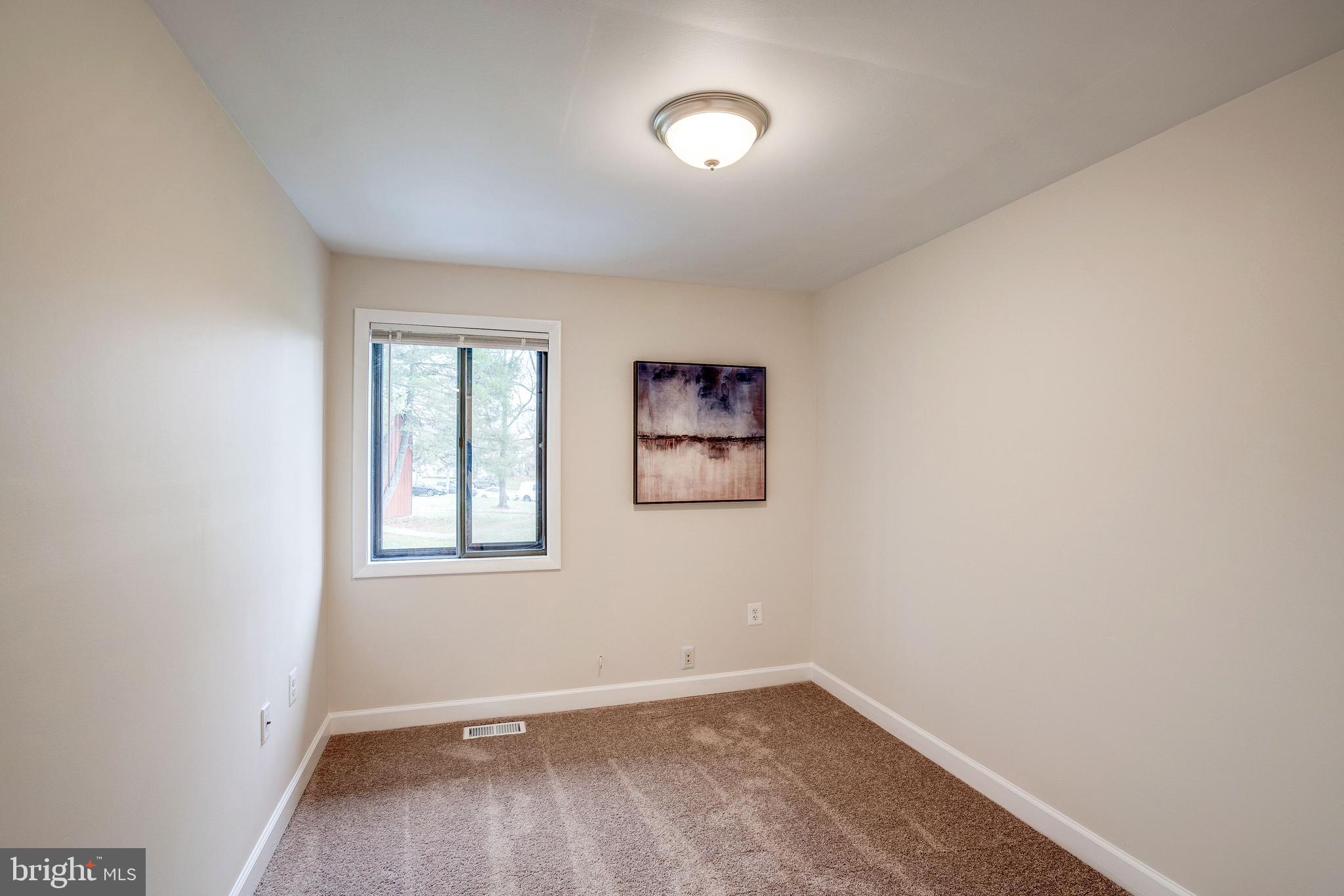 122 North Cottage Road Sterling, VA 20164 - Photo 18 of 27 Gallery Image 18